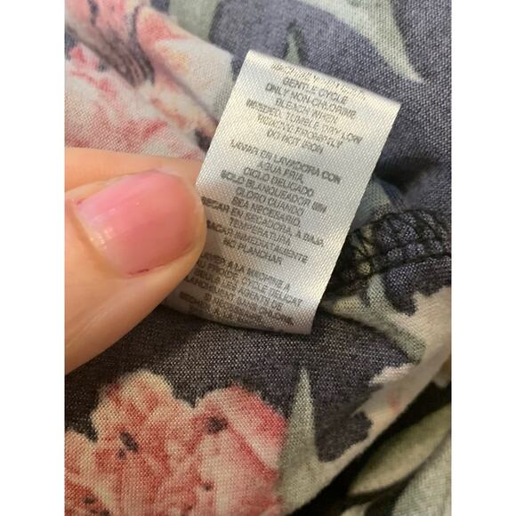 Flora black floral pull on short shorts size Large - Picture 5 of 7